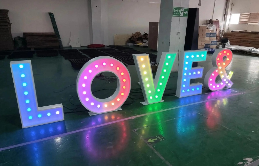 LOVE Licht Letters (Demo)